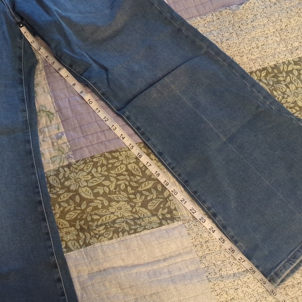 EUC Lauren Conrad Jeans size 14 curvy flare - Picture 9 of 9
